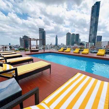 ミロフト サトーン ホテル【SHA Plus+認定】 バンコク都 エクステリア 写真 Rooftop pool at the hotel