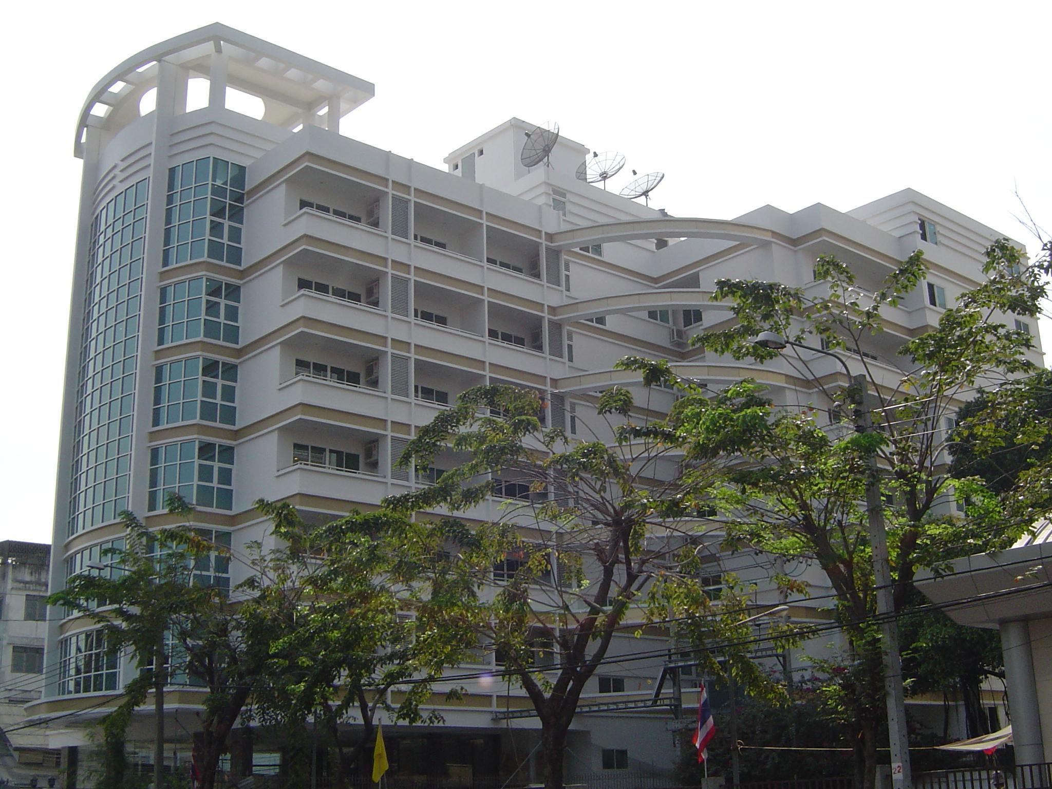 ミロフト サトーン ホテル【SHA Plus+認定】 バンコク都 エクステリア 写真 The new building of the university