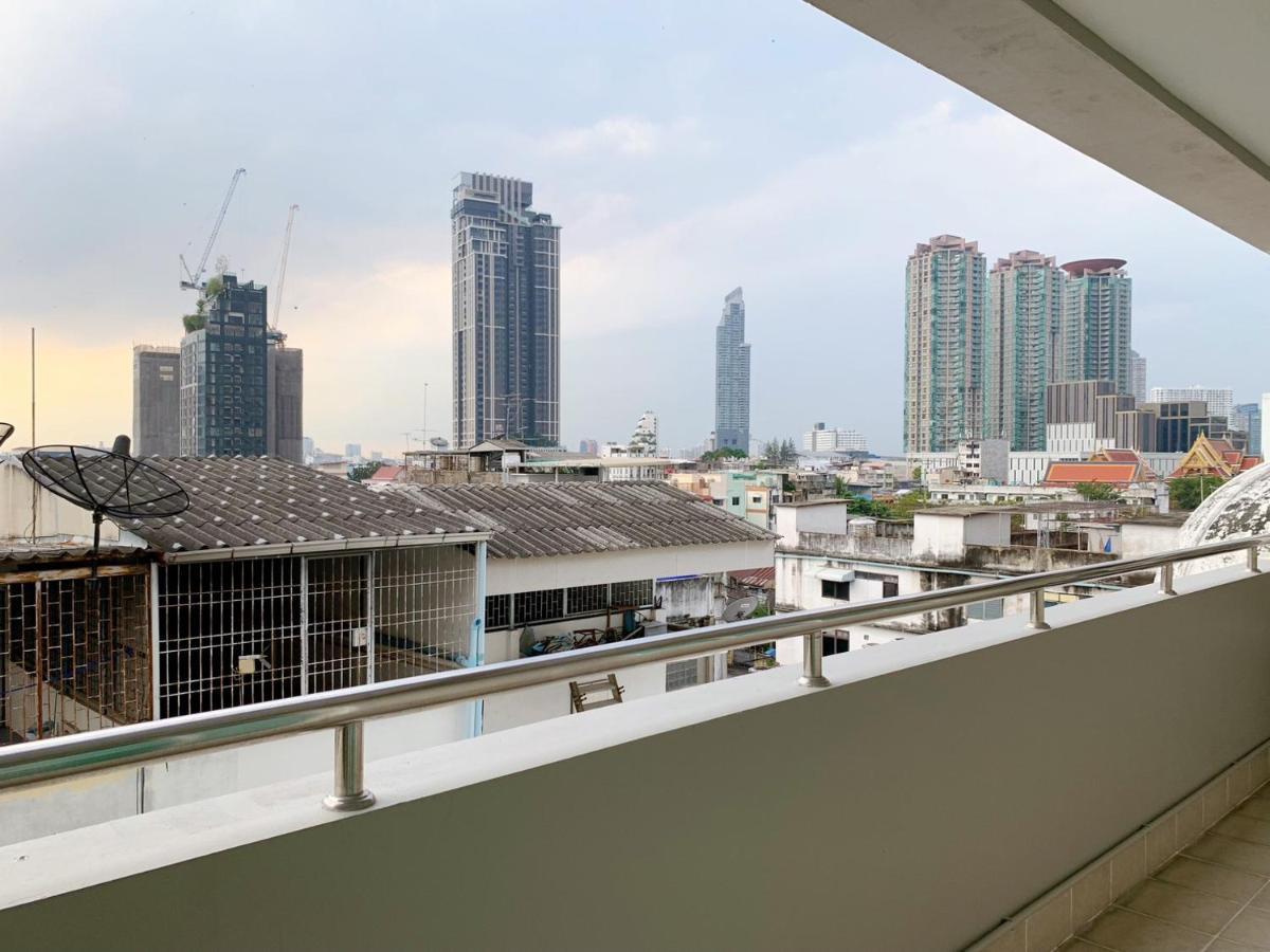 ミロフト サトーン ホテル【SHA Plus+認定】 バンコク都 エクステリア 写真 View of the city from the rooftop of the hotel