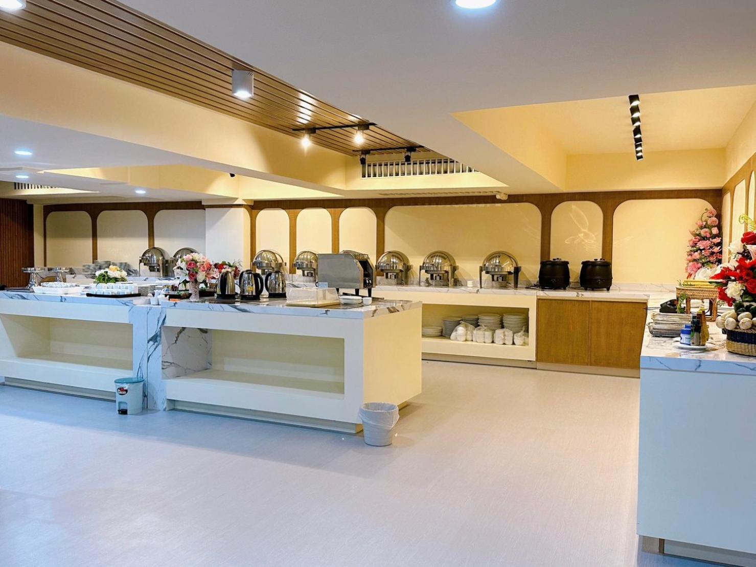 ミロフト サトーン ホテル【SHA Plus+認定】 バンコク都 エクステリア 写真 The buffet at the hotel