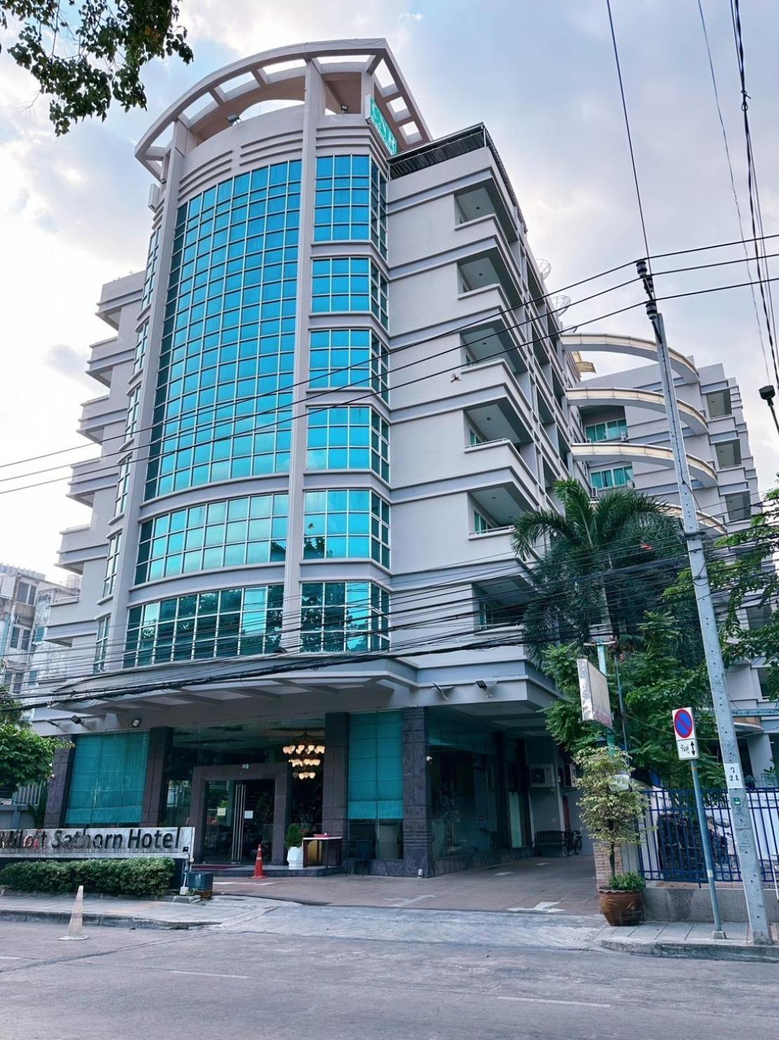 ミロフト サトーン ホテル【SHA Plus+認定】 バンコク都 エクステリア 写真 The building of the university library